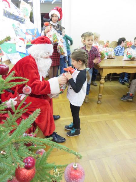 Spotkanie dzieci z Mikołajem
