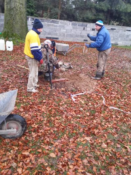 Prace przy nowych piłkochwytach