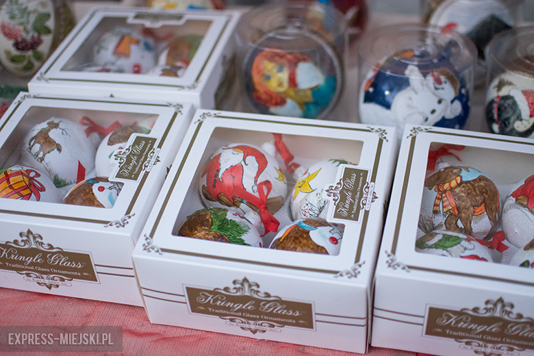 Bożonarodzeniowy kiermasz przed średzkim muzeum