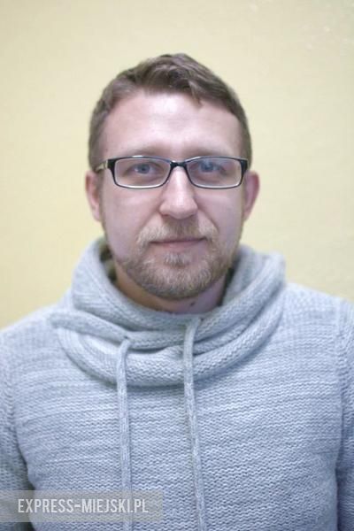Maciej Kornalski, pedagog, opiekun szkolnego chóru Quento Voices z Miękini. W nowym roku chciałbym dostrzegać jeszcze bardziej piękno i kruchość życia, stale się rozwijać i robić to co kocham, czyli śpiewać z chórem. Chciałbym też przygotować wraz z młodzieżą z Miękini kilka wyjątkowych akcji.