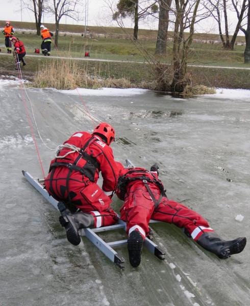 Szkolenie strażaków na Kajakach