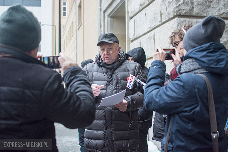 Protest przed budynkiem politechniki
