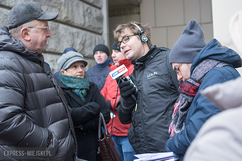 Protest przed budynkiem politechniki