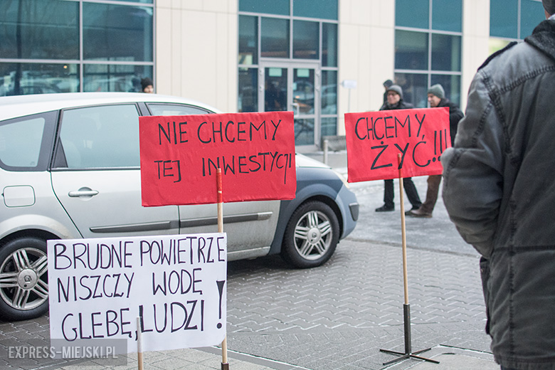 Protest przed budynkiem politechniki