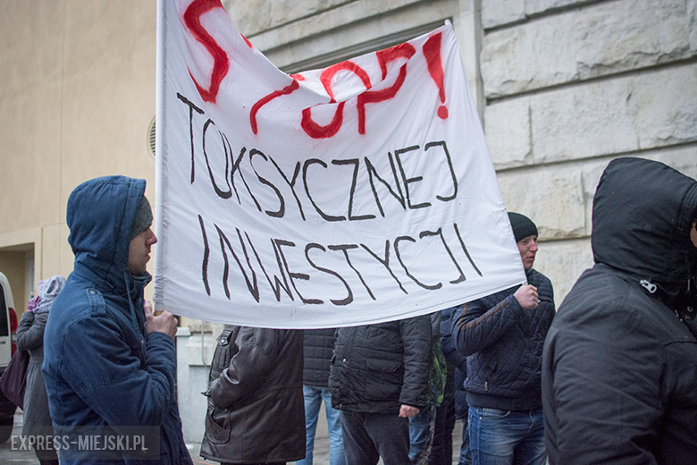 Protest przed budynkiem politechniki