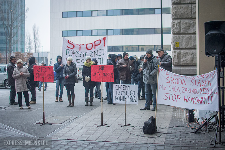Protest przed budynkiem politechniki