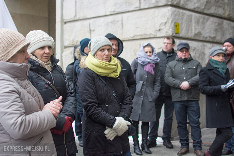 Protest przed budynkiem politechniki