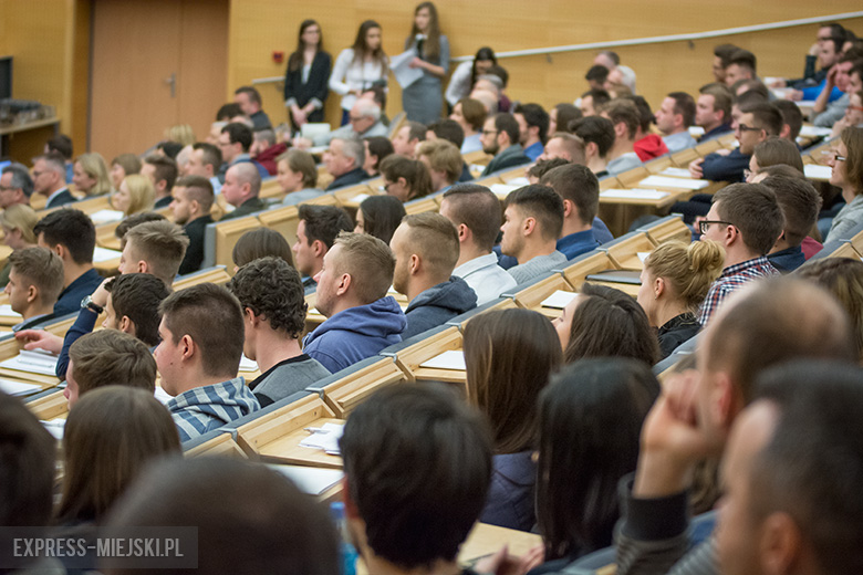 Konferencja z udziałem przedstawicieli firmy oraz studentów i mediów