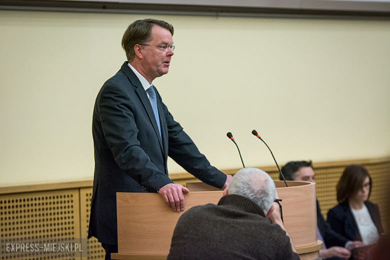 Konferencja z udziałem przedstawicieli firmy oraz studentów i mediów