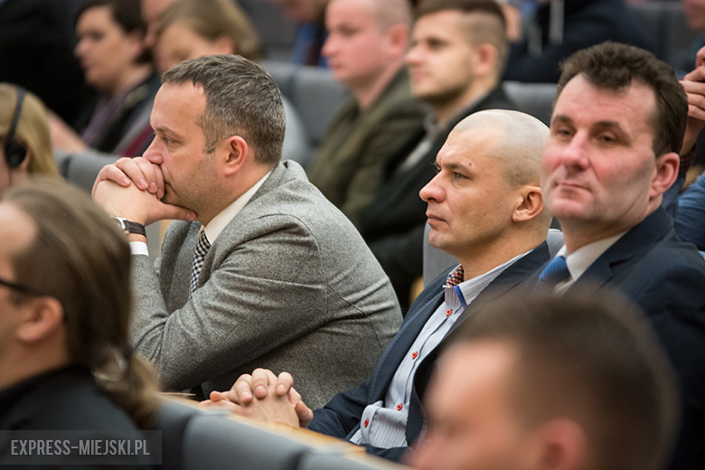 Konferencja z udziałem przedstawicieli firmy oraz studentów i mediów