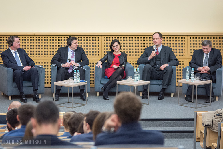 Konferencja z udziałem przedstawicieli firmy oraz studentów i mediów