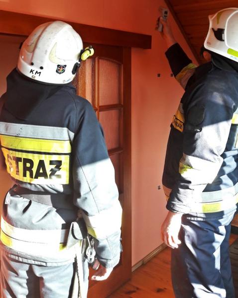 Akcja strażaków podczas pożaru sadzy w Miękini