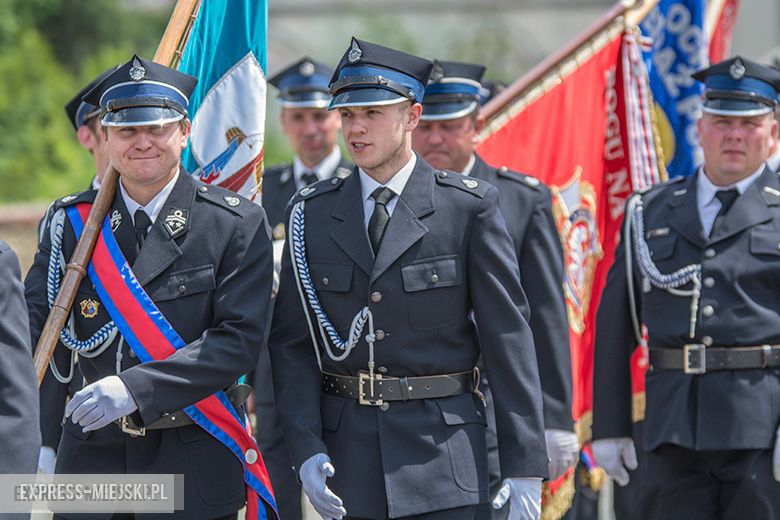 <span class="red bld f16">70-lecie Ochotniczej Straży Pożarnej Pichorowice</span> - w uroczystościach wzięli udział przedstawiciele OSP Udanin, Lusina, Budziszów Wielki, Granowice, Ujazd Górny, Pielaszkowice, Gościsław, Ujazd Dolny, Jarosław, Kostomłoty, Rakoszyce, Malczyce i Cesarzowice. Obchody objęte były patronatem honorowym Wojewody Dolnośląskiego Pawła Hreniaka. Podczas uroczystości wręczono okolicznościowe medale i podziękowania za działalność. Odbył się również koncert orkiestry dętej z Oławy, wystąpił zespół z Lubina o nazwie "Bez Nazwy" i Dynakord z Mazurowic, który grał do późnych godzin nocnych. 

<br />
Treść SMS: <span class="red bld f16 pr20">TC.EM.C01</span>