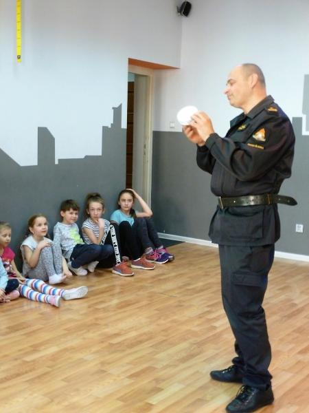 Spotkanie dzieci ze strażakami