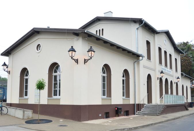 Wyremontowany w 2014 roku dworzec w Brzegu Dolnym
