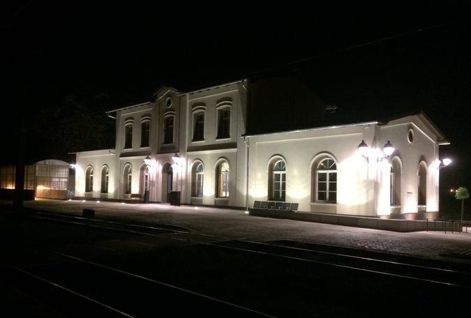 Wyremontowany w 2014 roku dworzec w Brzegu Dolnym