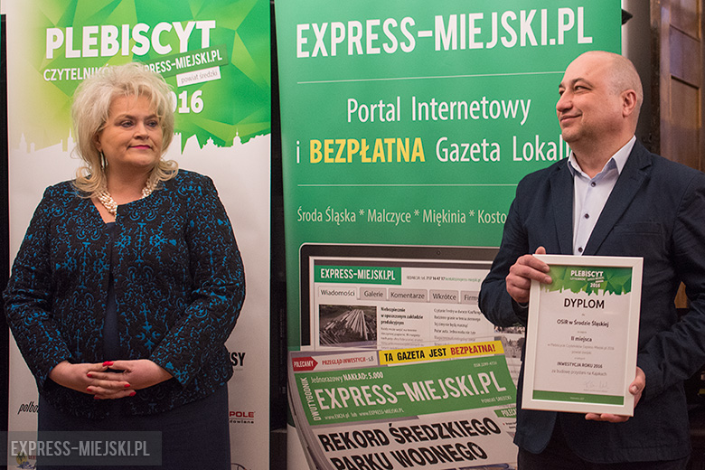 Dorota Giżewska – Wiceprezes Zarządu LSSE oraz Arkadiusz Gubała - dyrektor Średzkiego Parku Wodnego