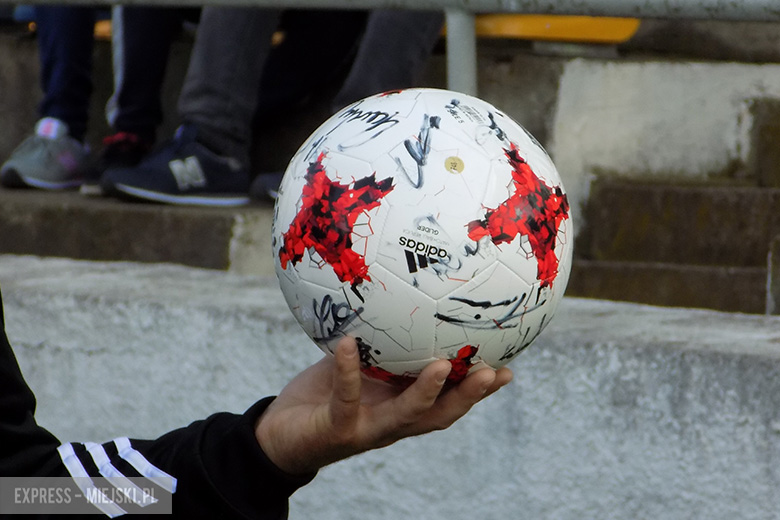Piłka z autografami piłkarzy WKS Śląsk Wrocław