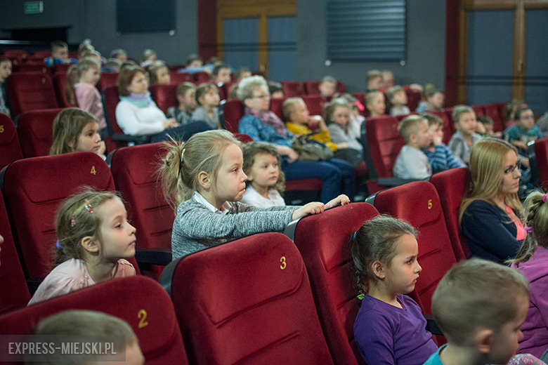Przedstawienie w domu kultury
