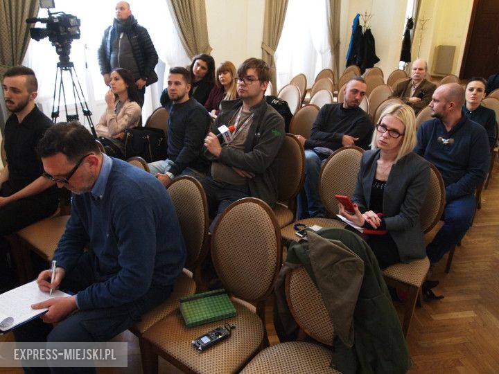 Konferencja w sprawie zapory