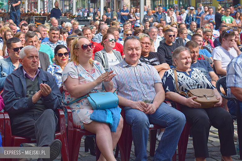 Znane kabarety na średzkiej scenie