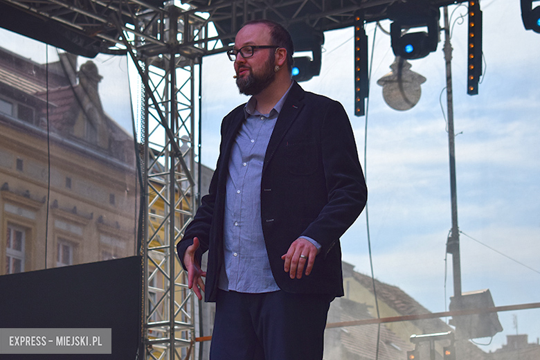 Znane kabarety na średzkiej scenie