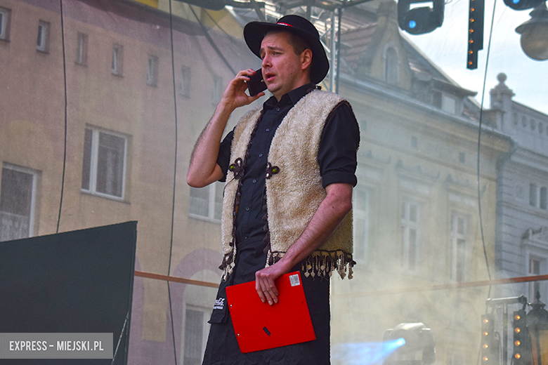 Znane kabarety na średzkiej scenie