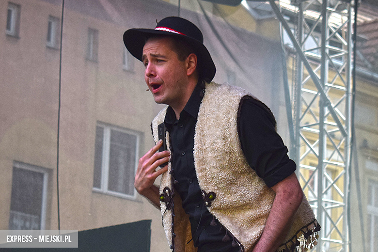 Znane kabarety na średzkiej scenie