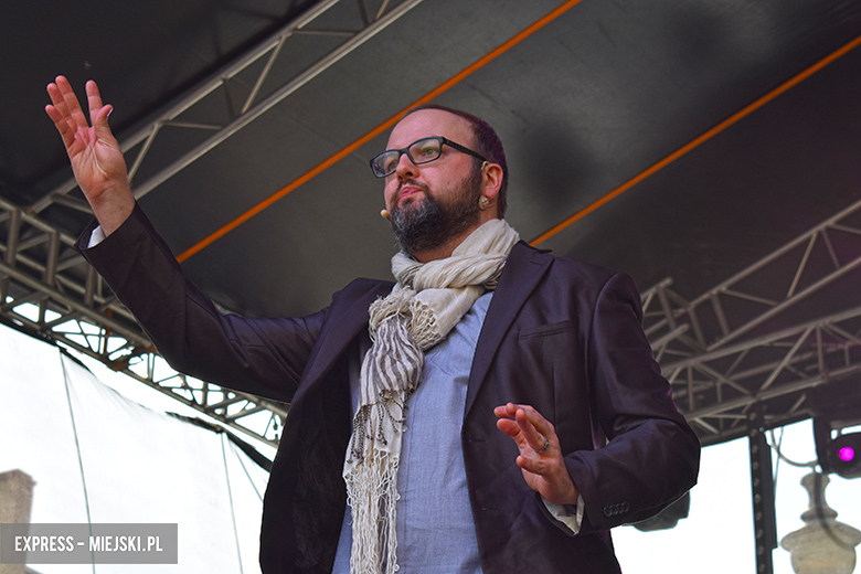 Znane kabarety na średzkiej scenie