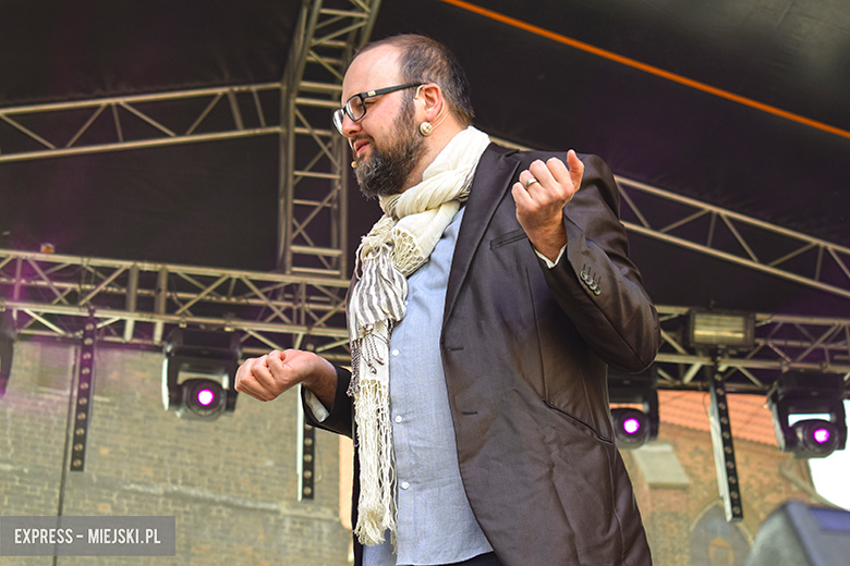 Znane kabarety na średzkiej scenie