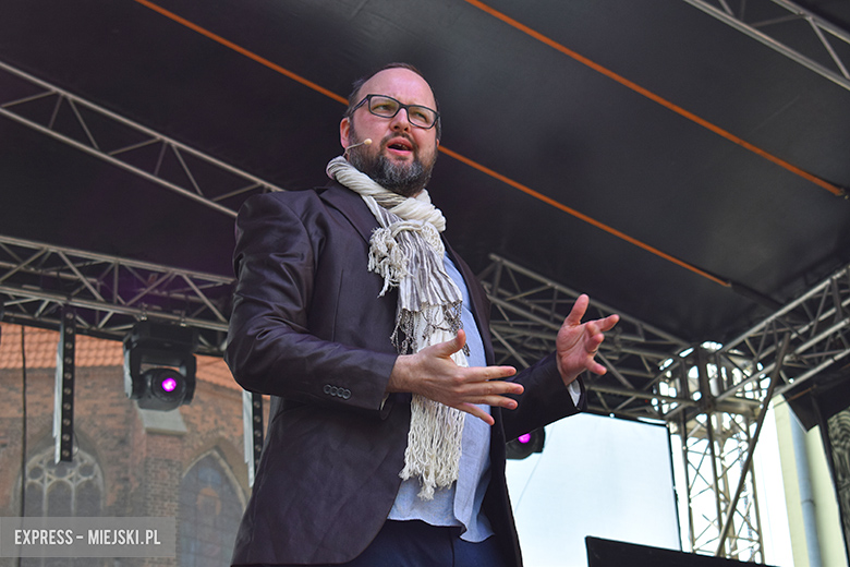 Znane kabarety na średzkiej scenie