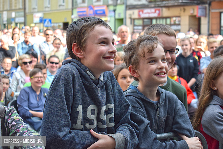 Znane kabarety na średzkiej scenie