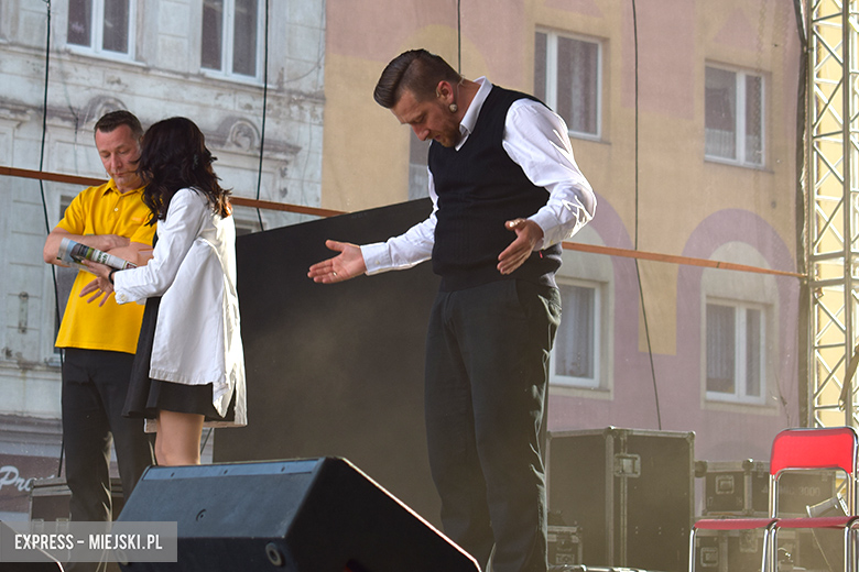 Znane kabarety na średzkiej scenie