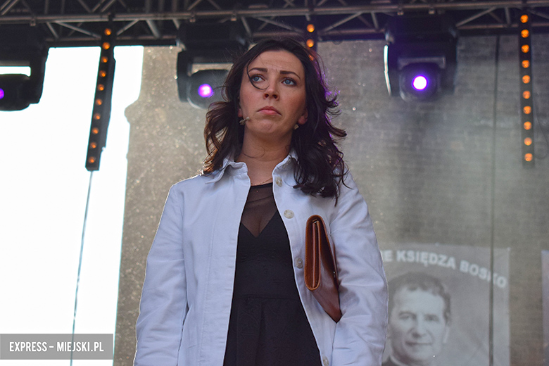 Znane kabarety na średzkiej scenie