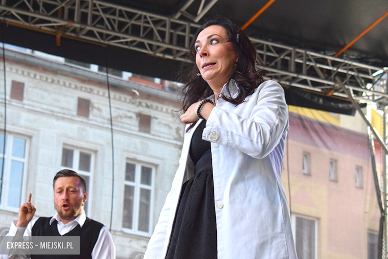 Znane kabarety na średzkiej scenie