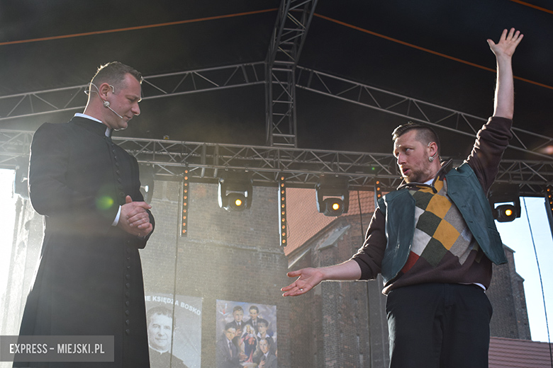 Znane kabarety na średzkiej scenie