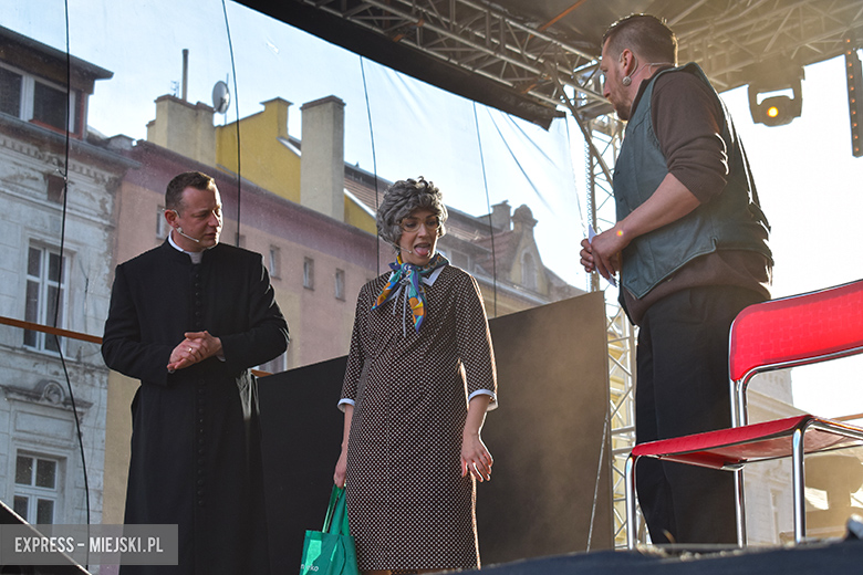 Znane kabarety na średzkiej scenie