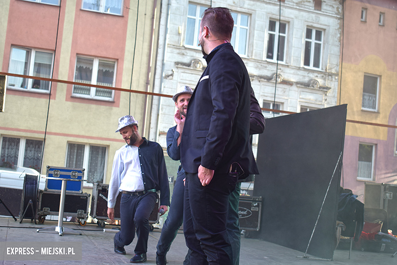 Znane kabarety na średzkiej scenie