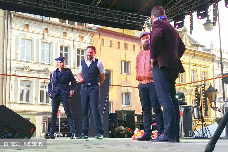 Znane kabarety na średzkiej scenie