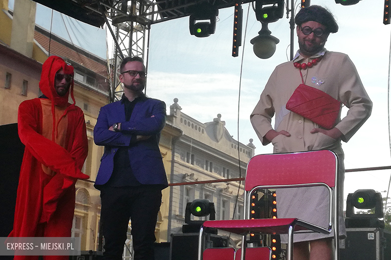 Znane kabarety na średzkiej scenie