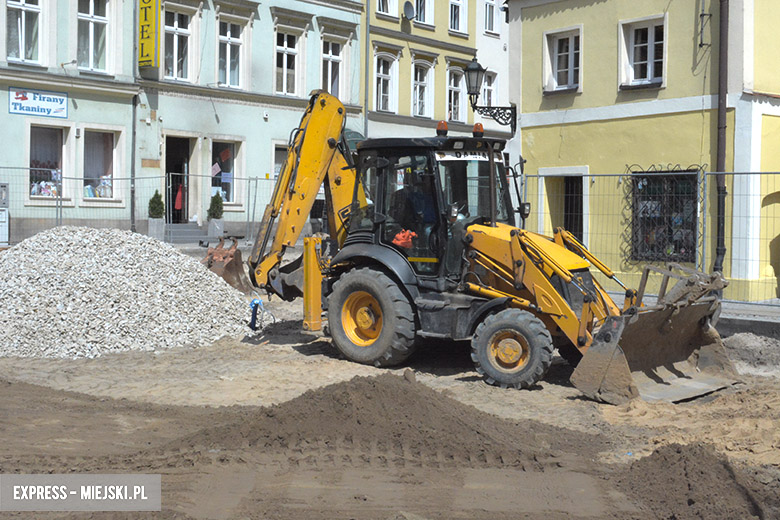 Fragmenty pręgierza na średzkim rynku