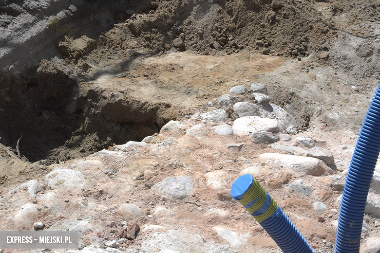 Fragmenty pręgierza na średzkim rynku