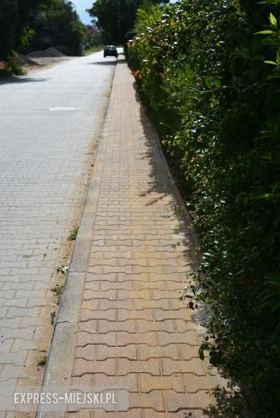 Chodnik na ulicy Spółdzielczej w Środzie Śląskiej