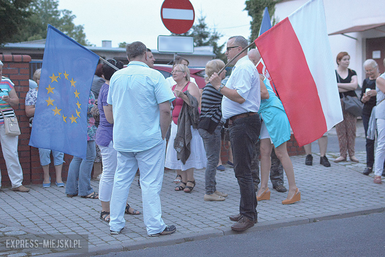 Protest przed siedzibą sądu