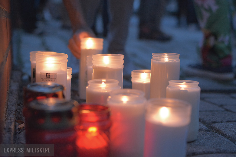 Protest przed siedzibą sądu