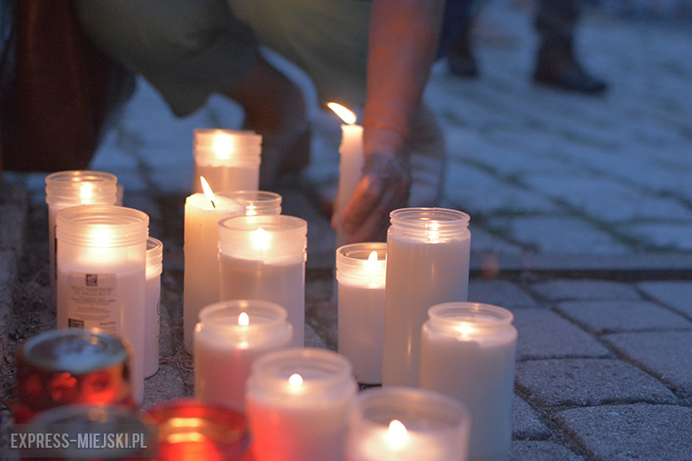 Protest przed siedzibą sądu