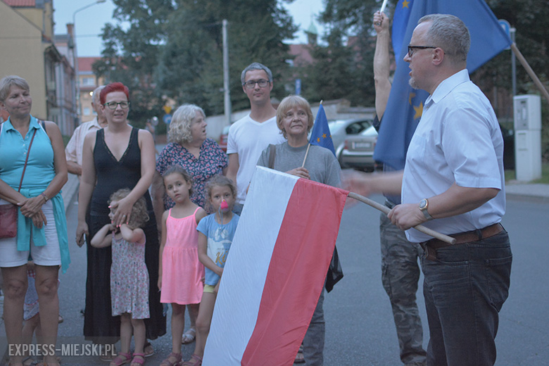 Protest przed siedzibą sądu