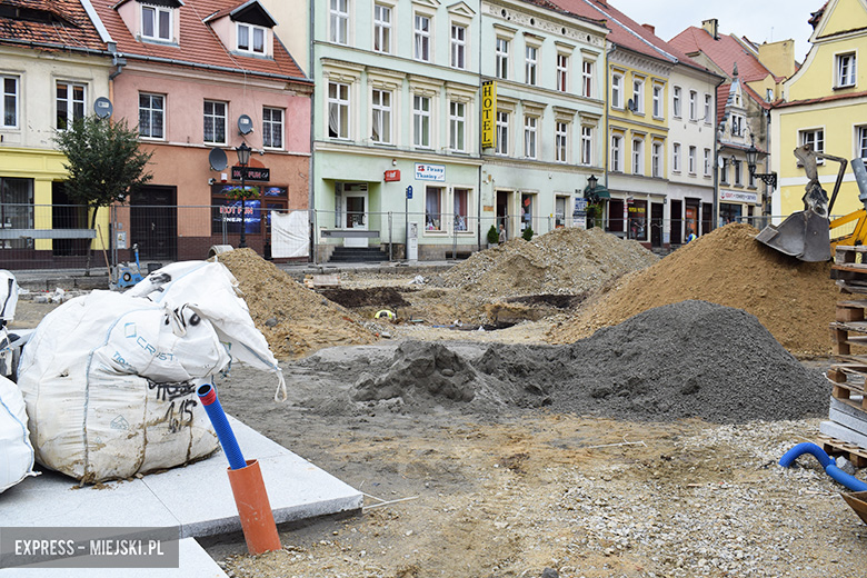 Przebudowa średzkiego rynku trwa