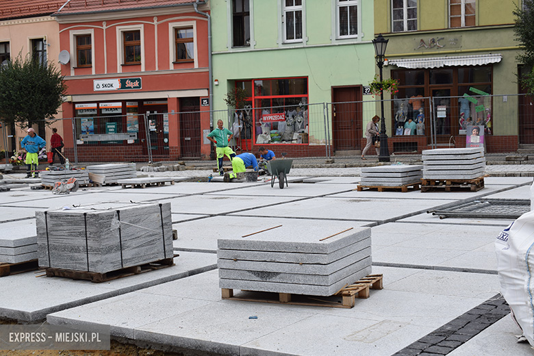 Przebudowa średzkiego rynku trwa
