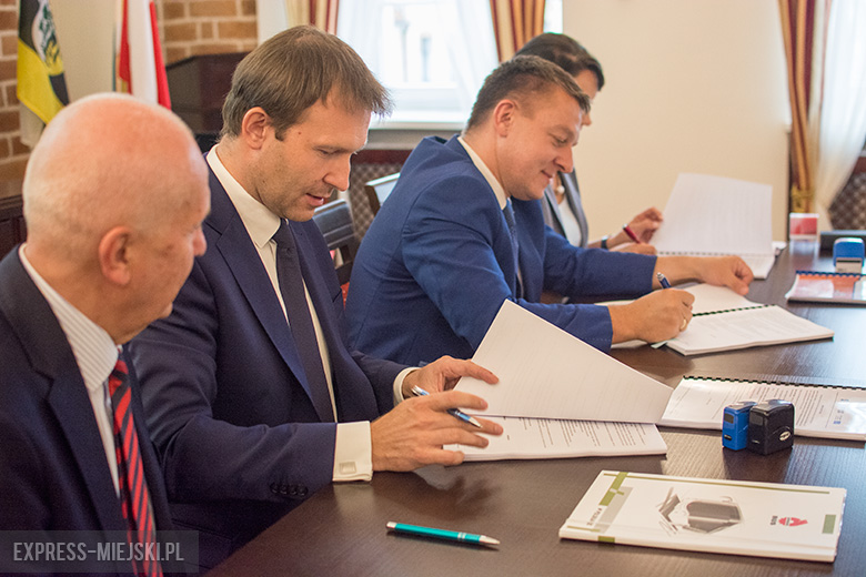 Podpisanie umowy na dostawę autobusów elektrycznych